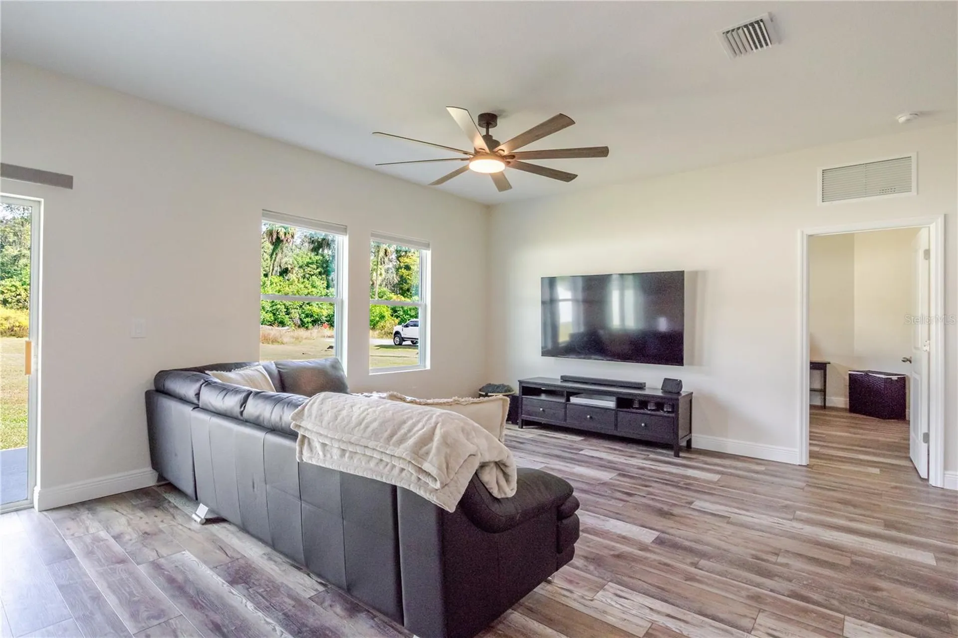 807 Garden Oaks Square Seffner FL 33584