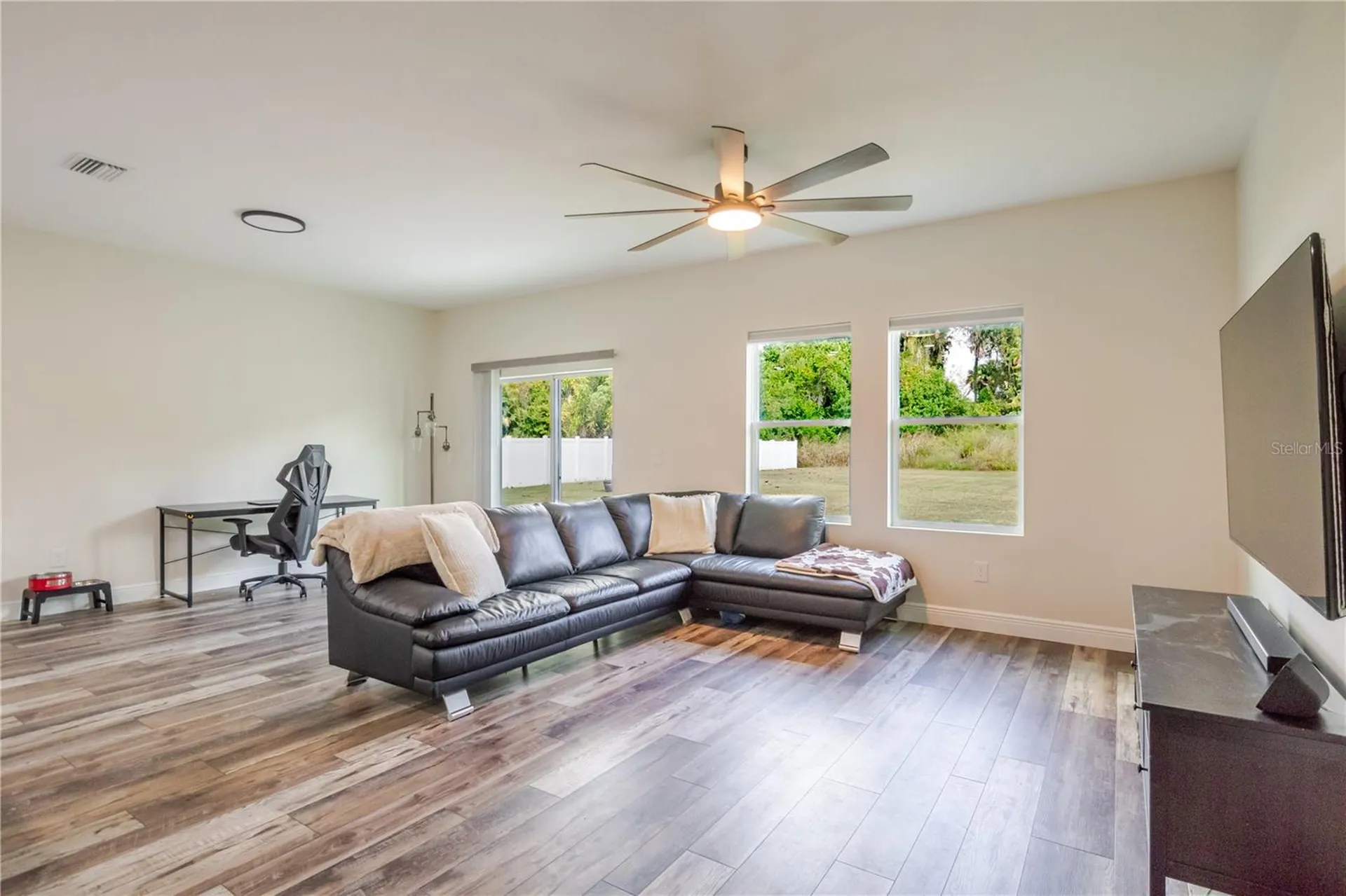 807 Garden Oaks Square Seffner FL 33584