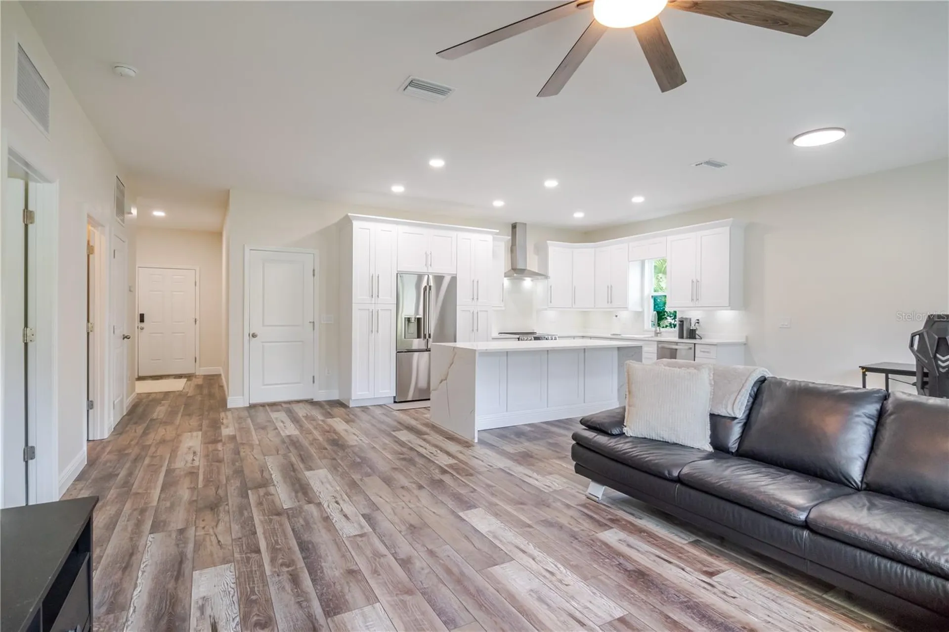 807 Garden Oaks Square Seffner FL 33584