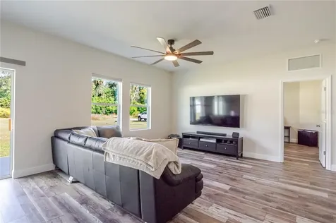 807 Garden Oaks Square Seffner FL 33584