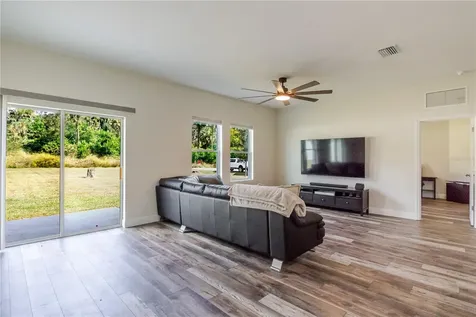 807 Garden Oaks Square Seffner FL 33584