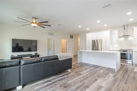 807 Garden Oaks Square Seffner FL 33584