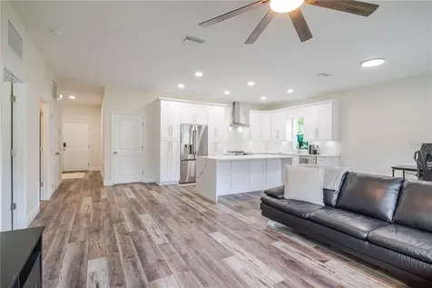 807 Garden Oaks Square Seffner FL 33584