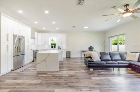 807 Garden Oaks Square Seffner FL 33584