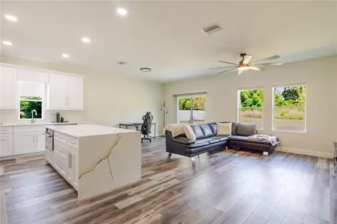 807 Garden Oaks Square Seffner FL 33584