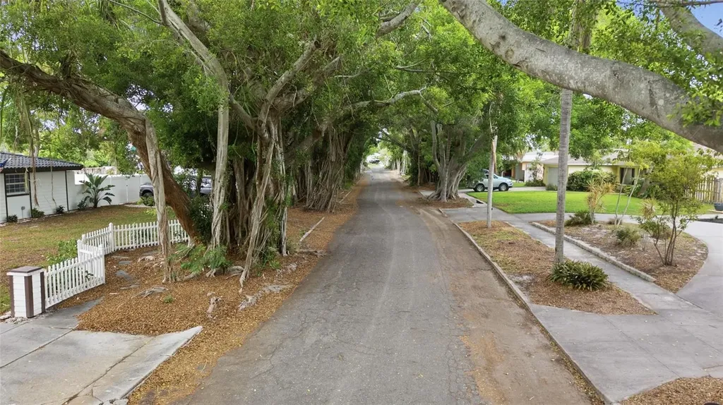 615 Fontana Lane Bradenton FL 34209