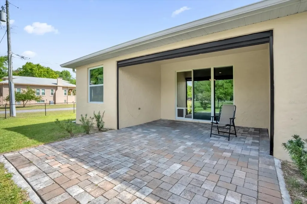 699 S Dixie Drive Howey In The Hills FL 34737