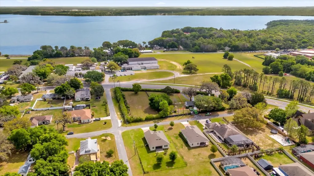 699 S Dixie Drive Howey In The Hills FL 34737