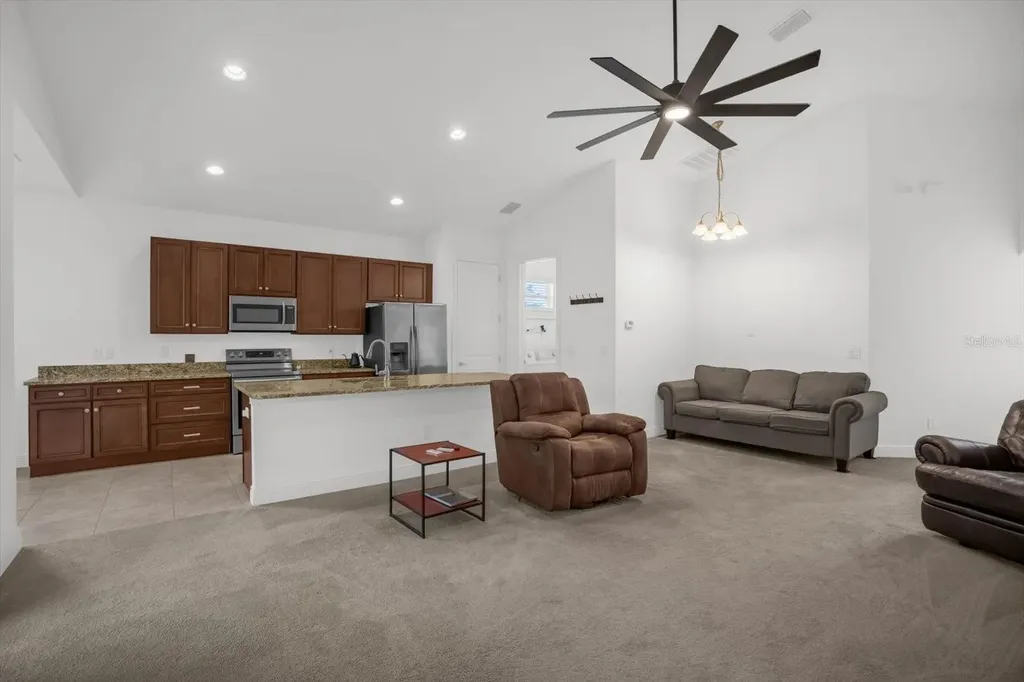 699 S Dixie Drive Howey In The Hills FL 34737