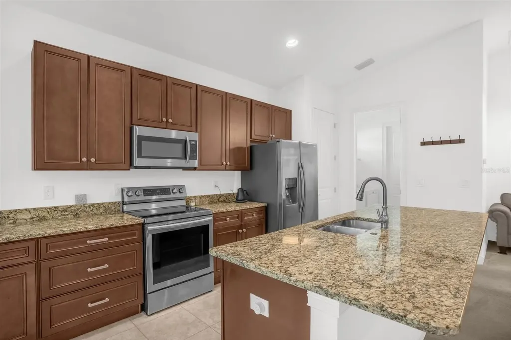 699 S Dixie Drive Howey In The Hills FL 34737