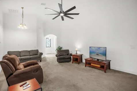 699 S Dixie Drive Howey In The Hills FL 34737