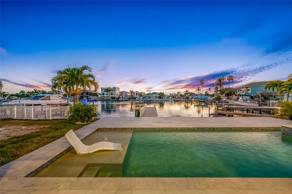 11460 7th Street E Treasure Island FL 33706