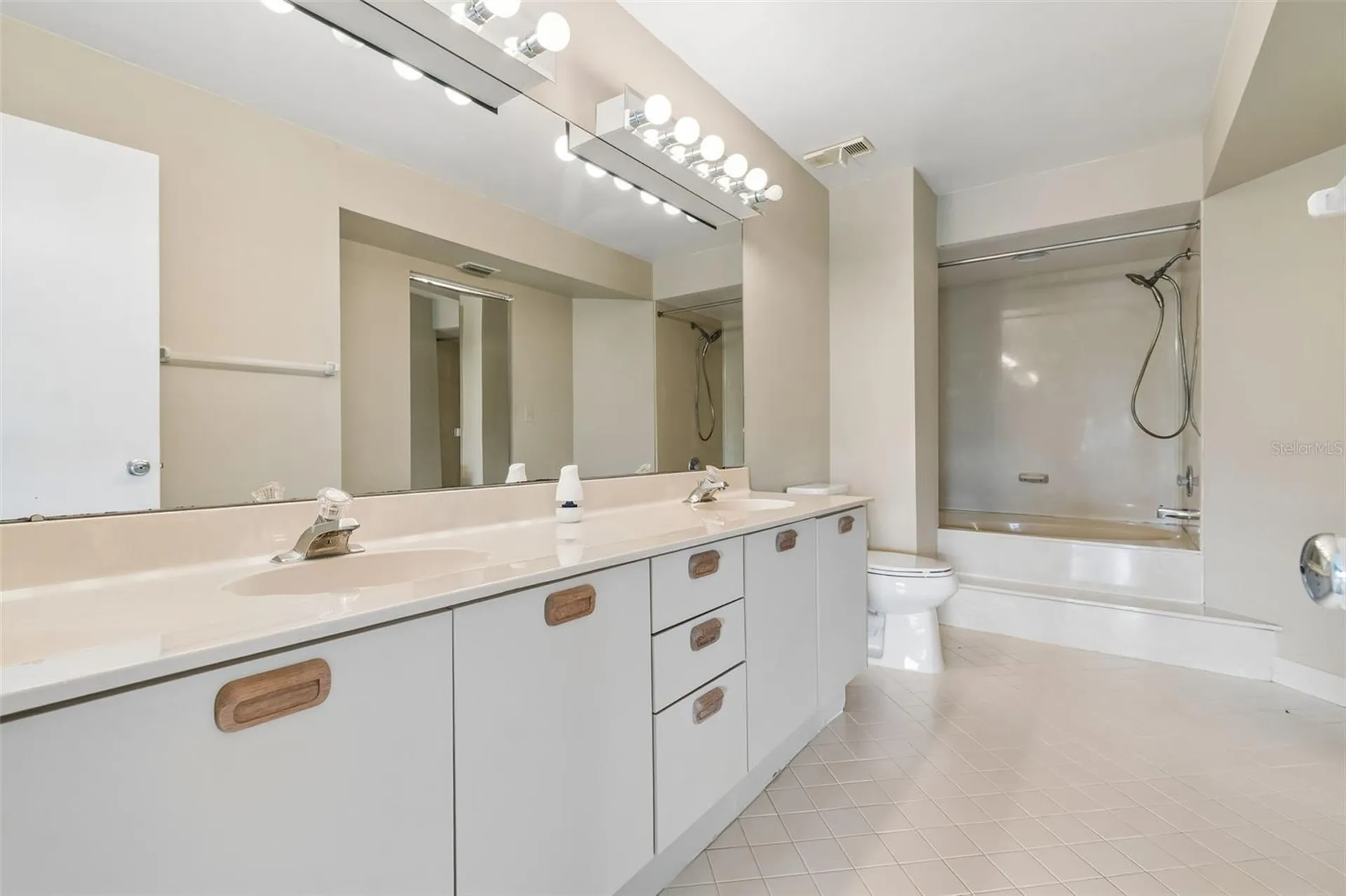 6000 Bahia Del Mar Circle St Petersburg FL 33715