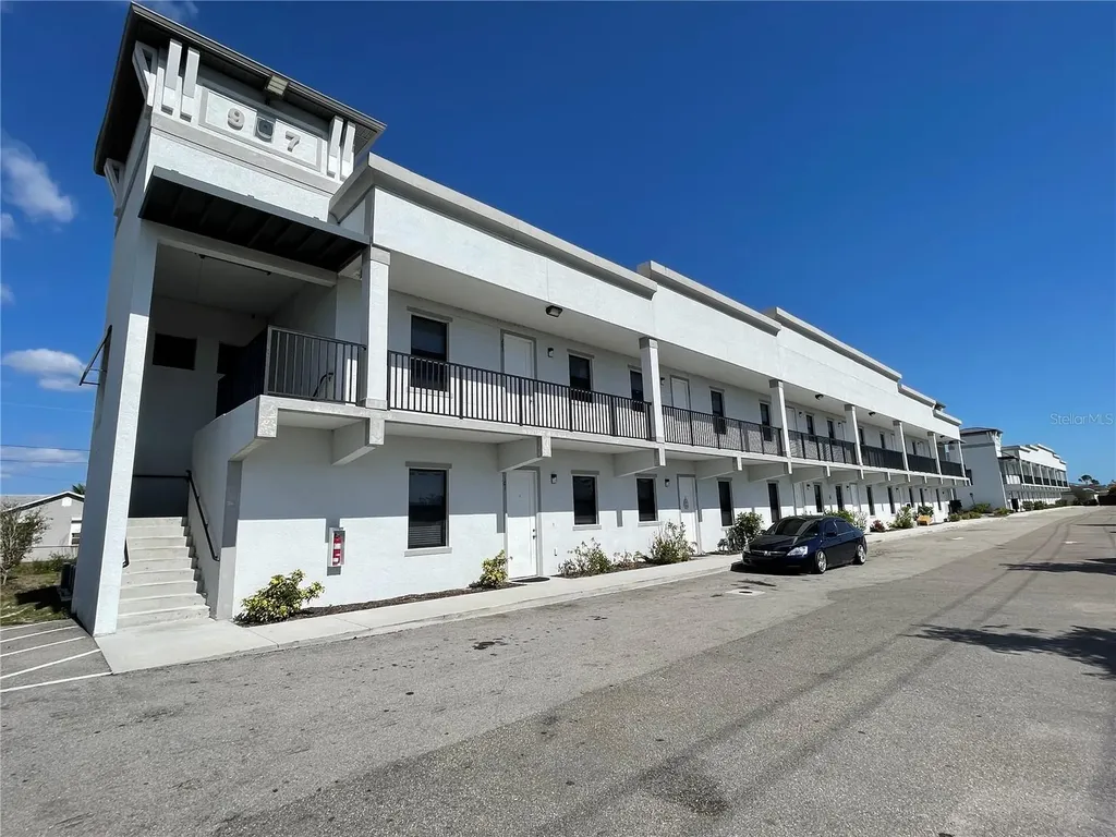 907 Skyline Boulevard Cape Coral FL 33991