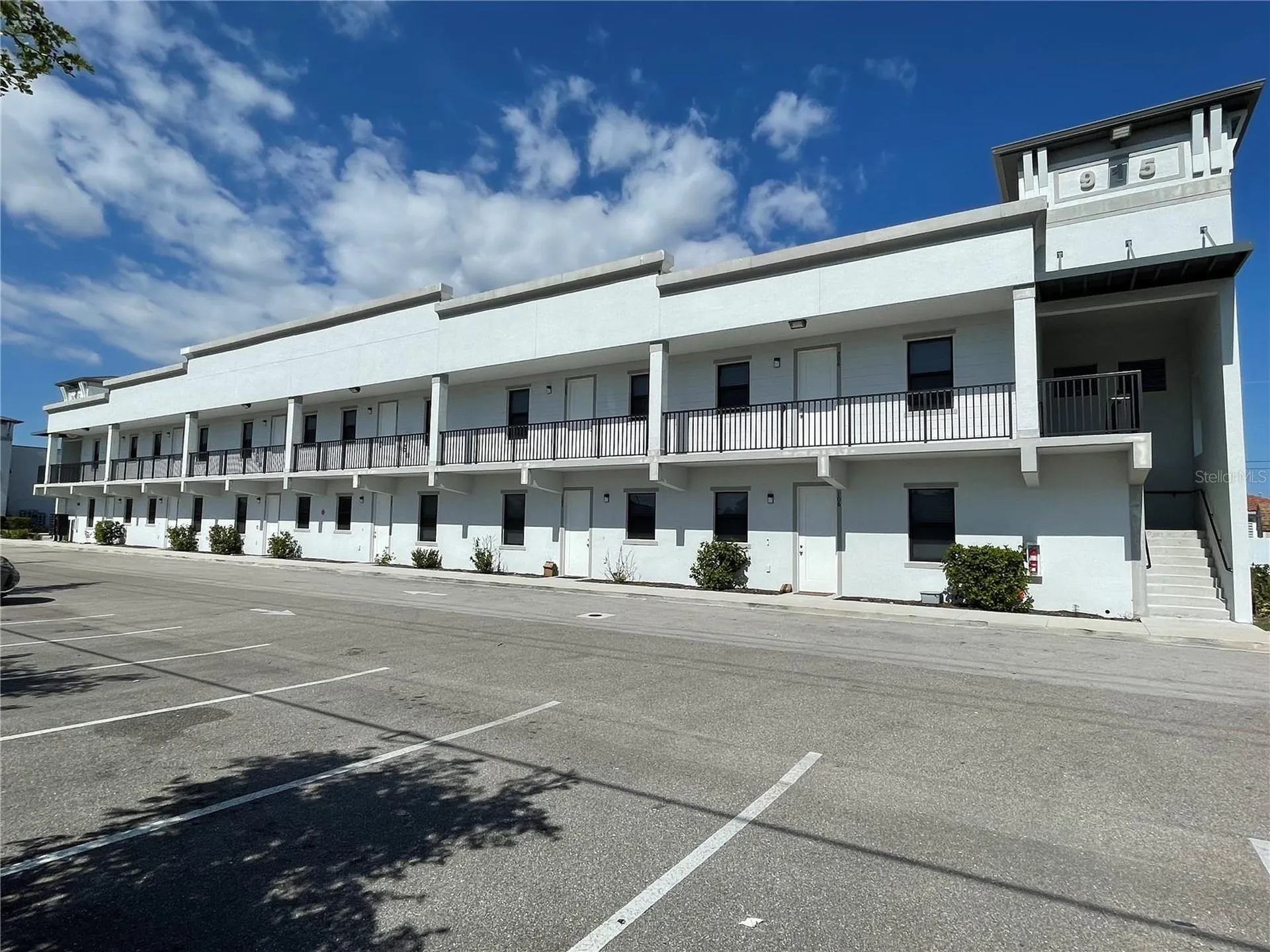 907 Skyline Boulevard Cape Coral FL 33991