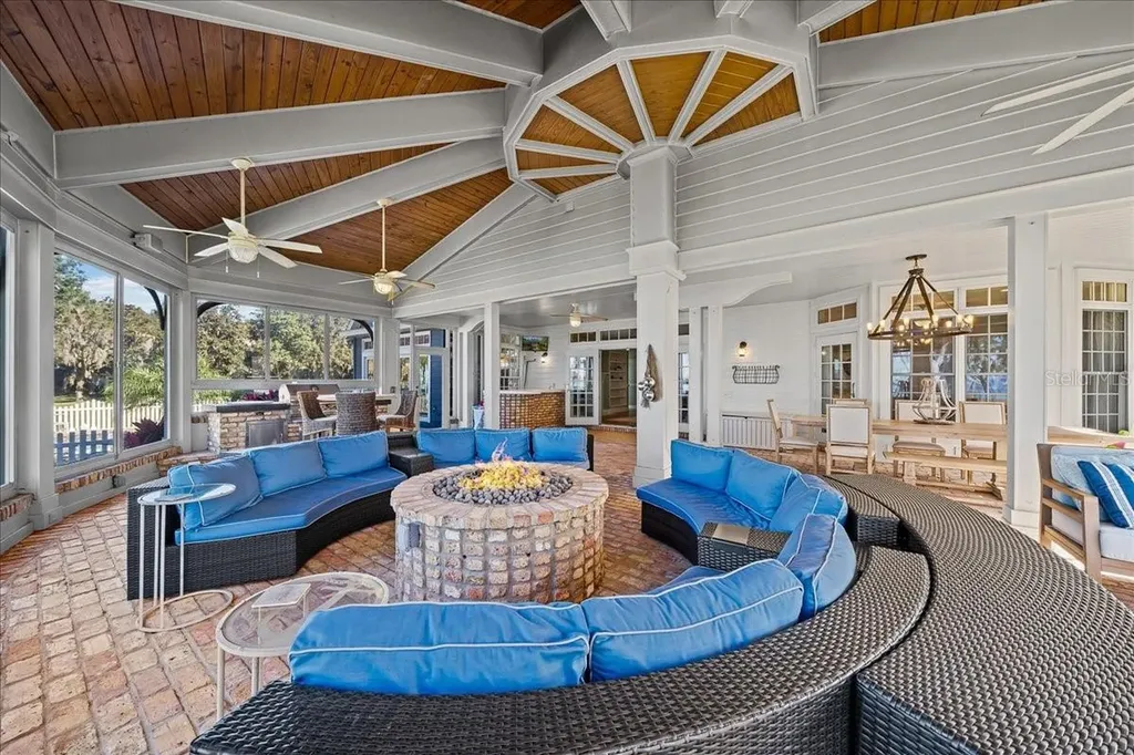 1200 Peninsula Drive Tavares FL 32778