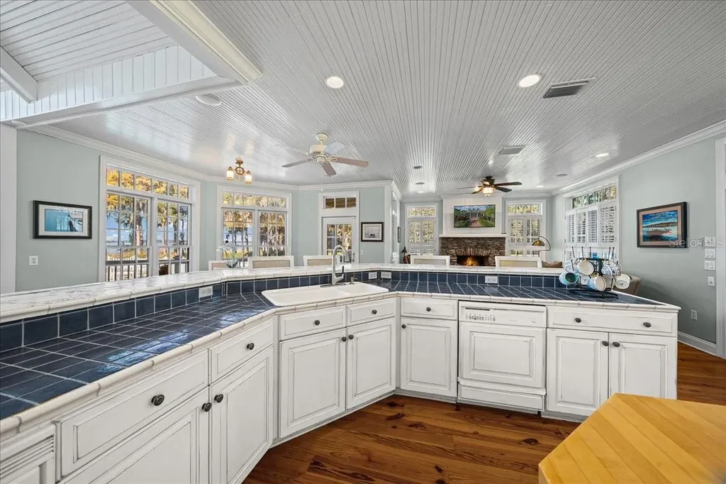 1200 Peninsula Drive Tavares FL 32778