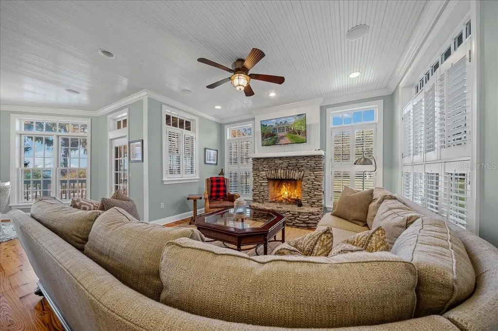 1200 Peninsula Drive Tavares FL 32778