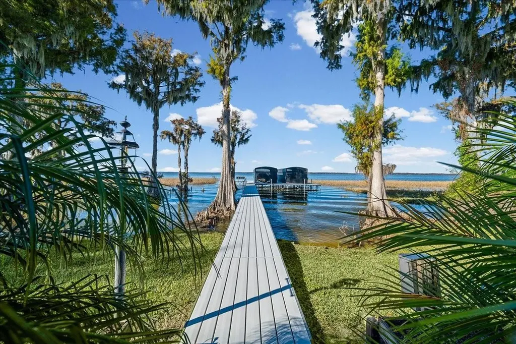 1200 Peninsula Drive Tavares FL 32778
