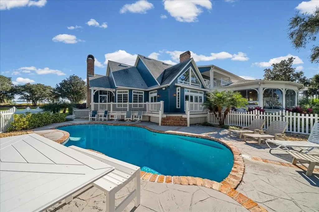 1200 Peninsula Drive Tavares FL 32778