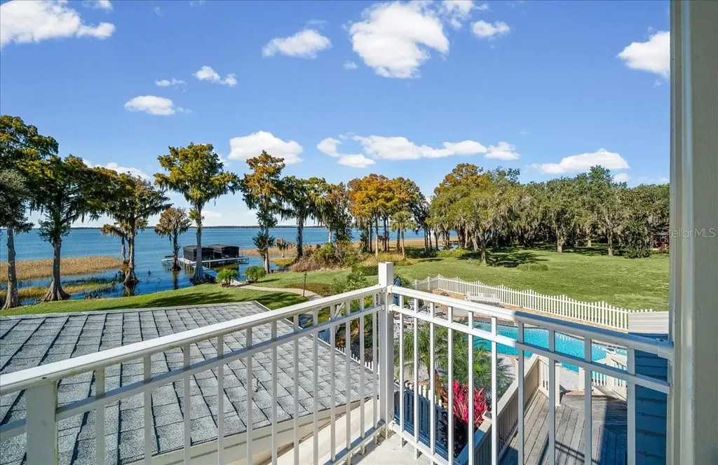 1200 Peninsula Drive Tavares FL 32778