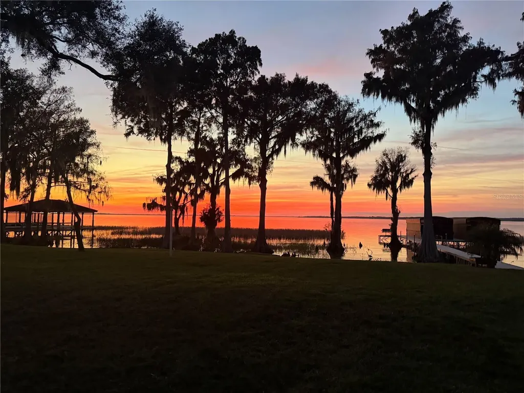 1200 Peninsula Drive Tavares FL 32778