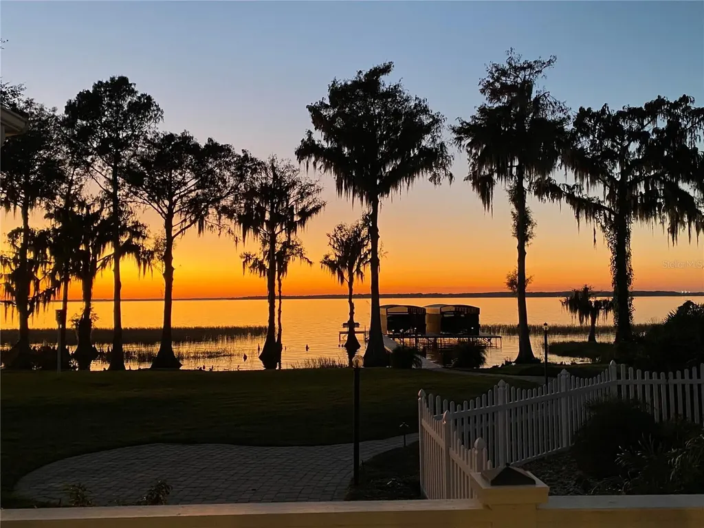 1200 Peninsula Drive Tavares FL 32778