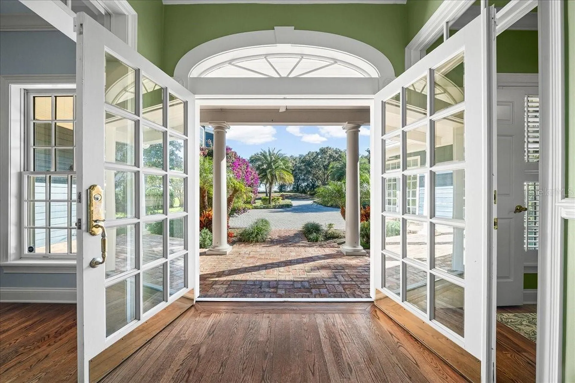 1200 Peninsula Drive Tavares FL 32778