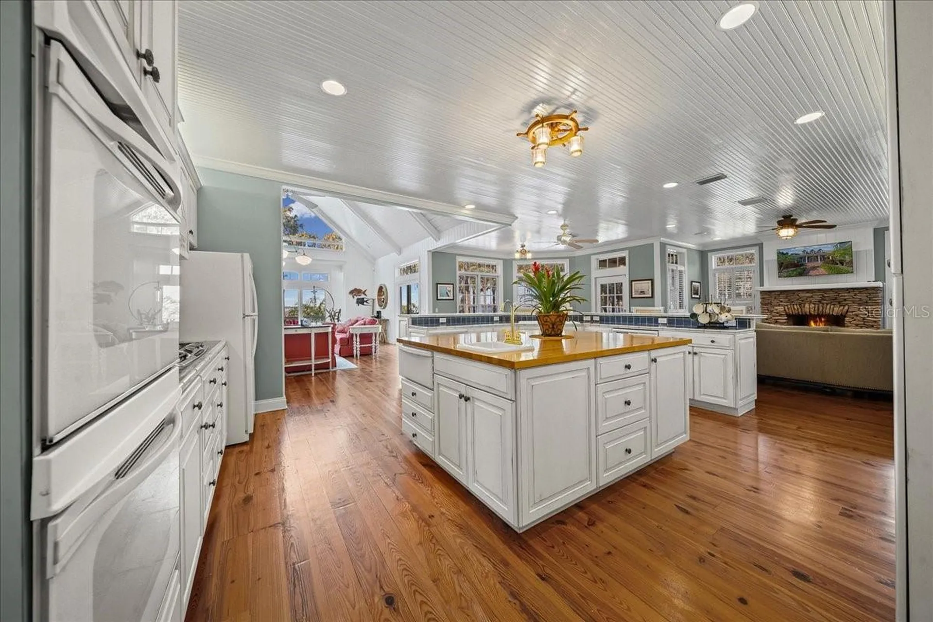1200 Peninsula Drive Tavares FL 32778