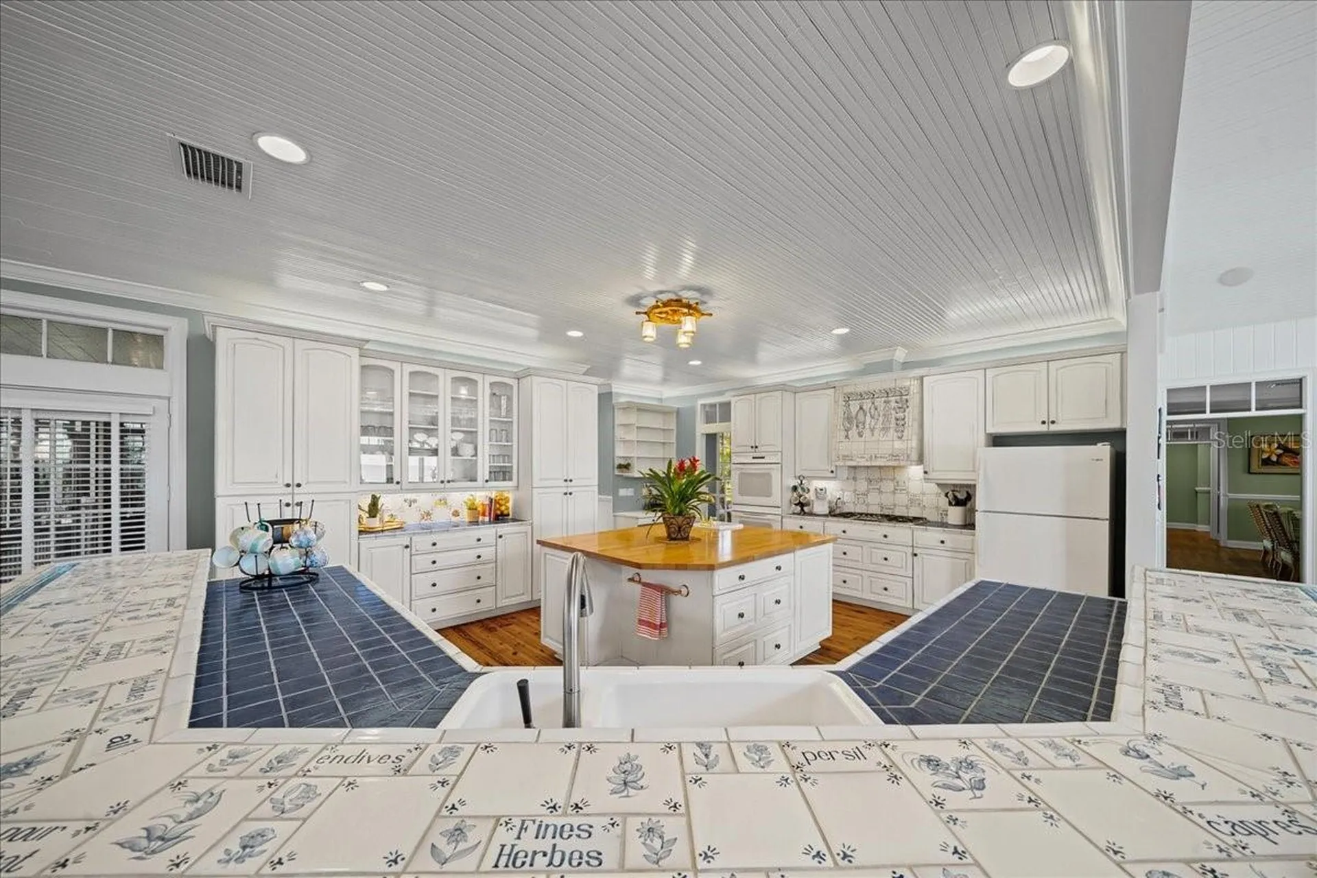 1200 Peninsula Drive Tavares FL 32778