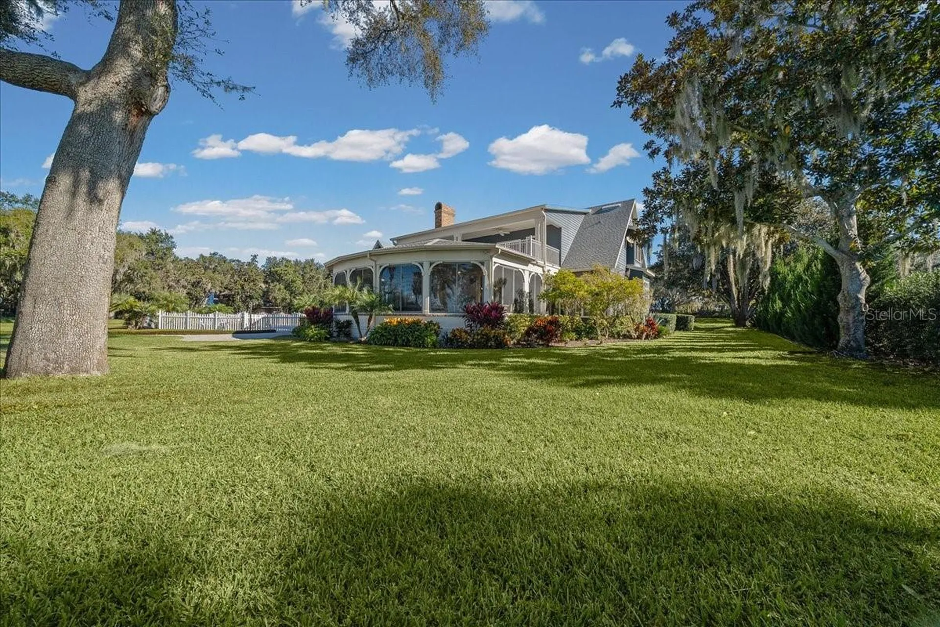 1200 Peninsula Drive Tavares FL 32778