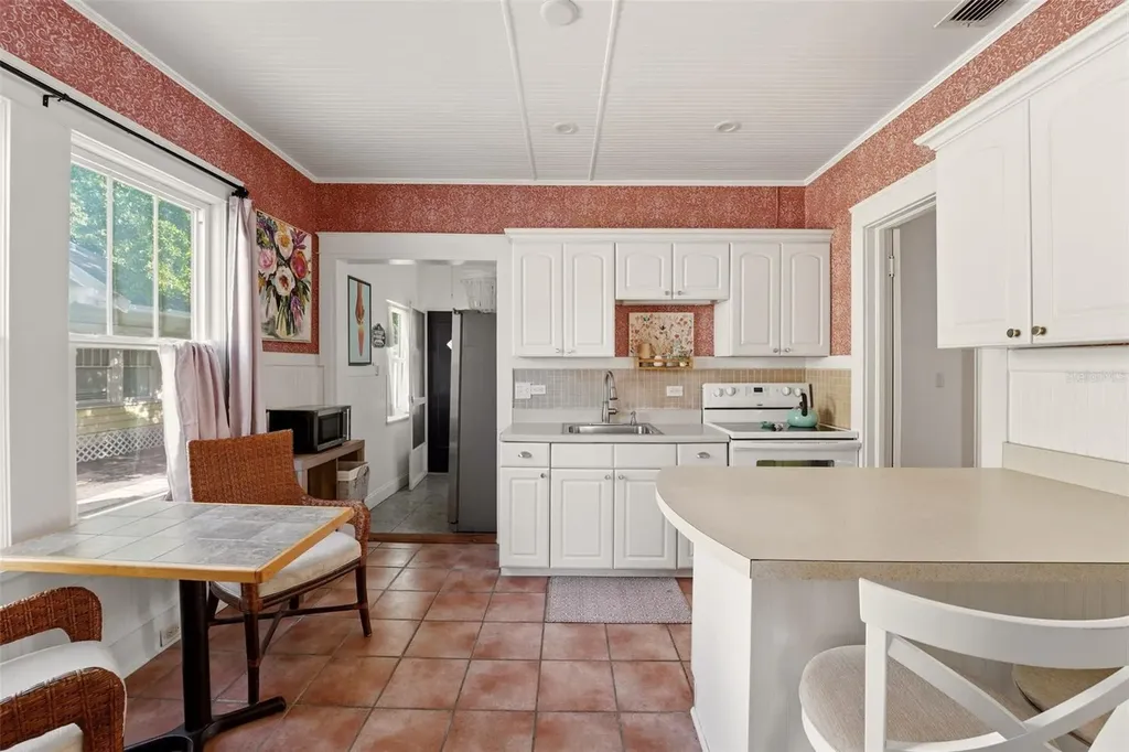 2330 7th Avenue W Bradenton FL 34205