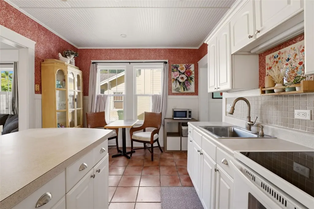 2330 7th Avenue W Bradenton FL 34205