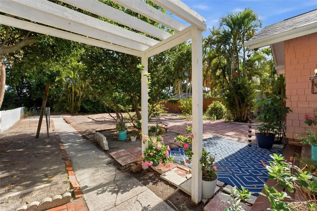 2330 7th Avenue W Bradenton FL 34205
