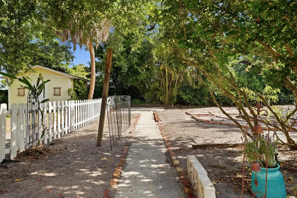 2330 7th Avenue W Bradenton FL 34205