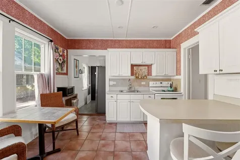 2330 7th Avenue W Bradenton FL 34205