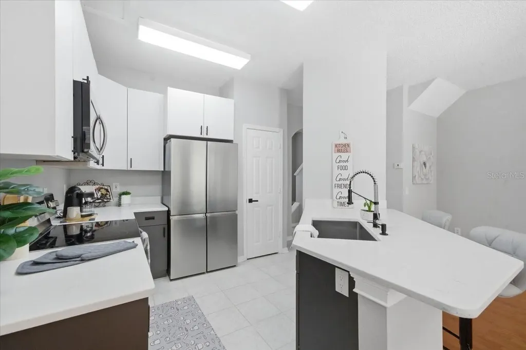 752 Vallance Way NE St Petersburg FL 33716