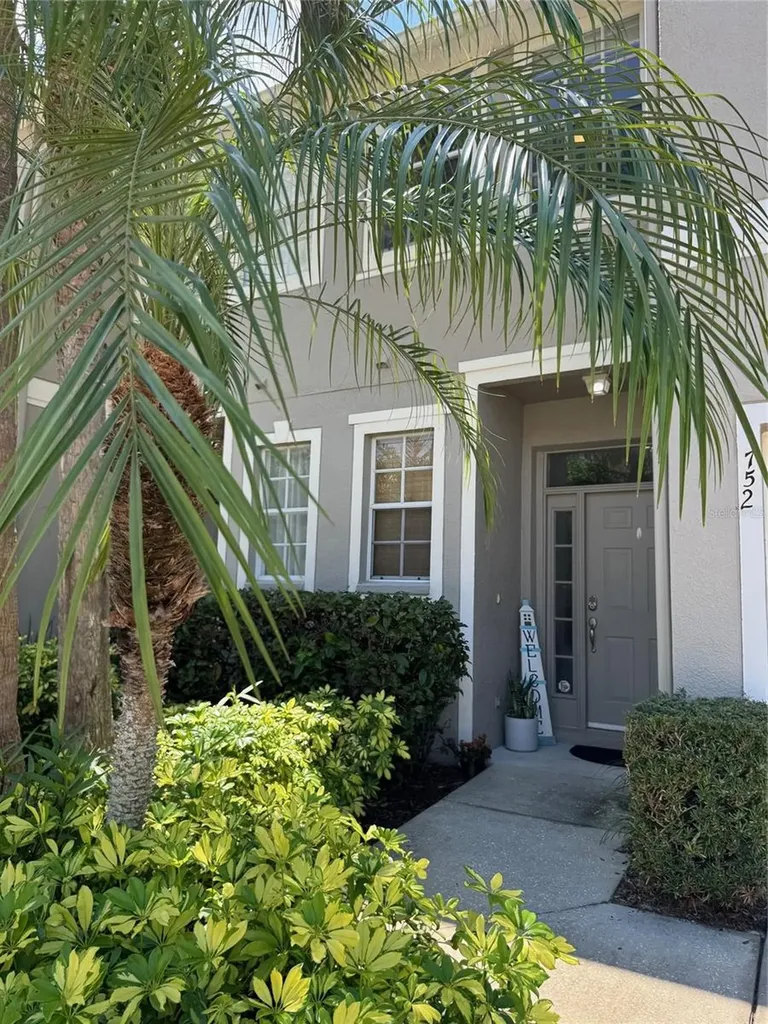 752 Vallance Way NE St Petersburg FL 33716