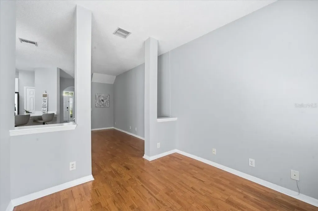 752 Vallance Way NE St Petersburg FL 33716