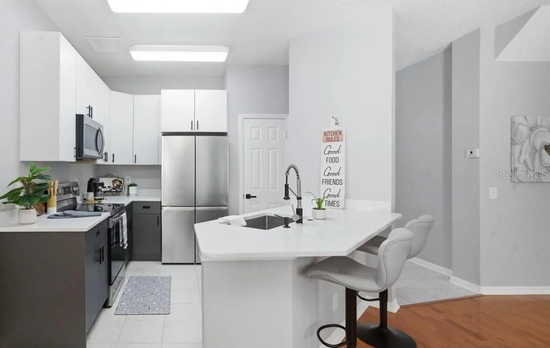 752 Vallance Way NE St Petersburg FL 33716