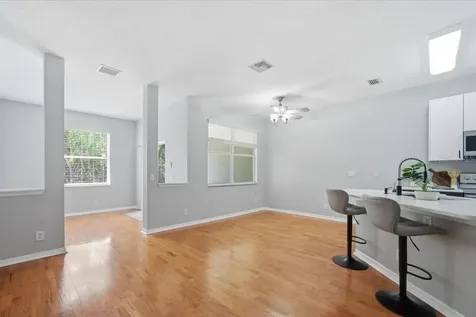 752 Vallance Way NE St Petersburg FL 33716