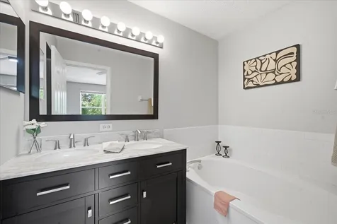 752 Vallance Way NE St Petersburg FL 33716