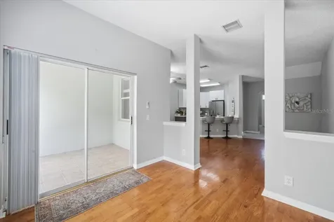 752 Vallance Way NE St Petersburg FL 33716