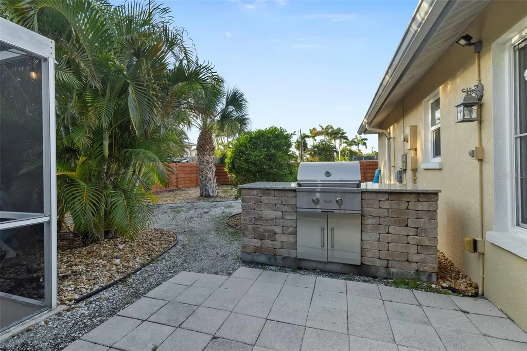 6454 Beechwood Avenue Sarasota FL 34231