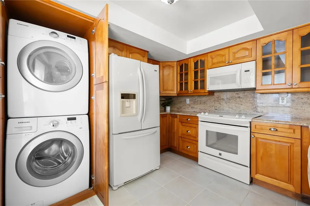 9000 Commodore Drive Seminole FL 33776
