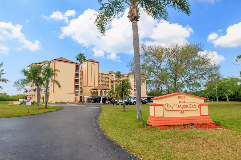 9000 Commodore Drive Seminole FL 33776