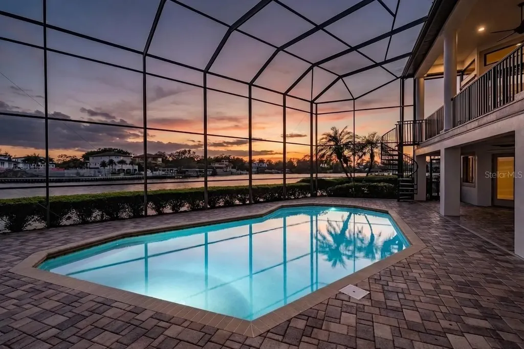 62 Central Court Tarpon Springs FL 34689