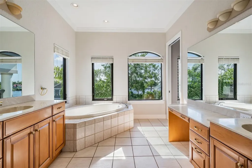 62 Central Court Tarpon Springs FL 34689