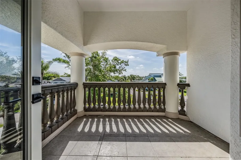 62 Central Court Tarpon Springs FL 34689