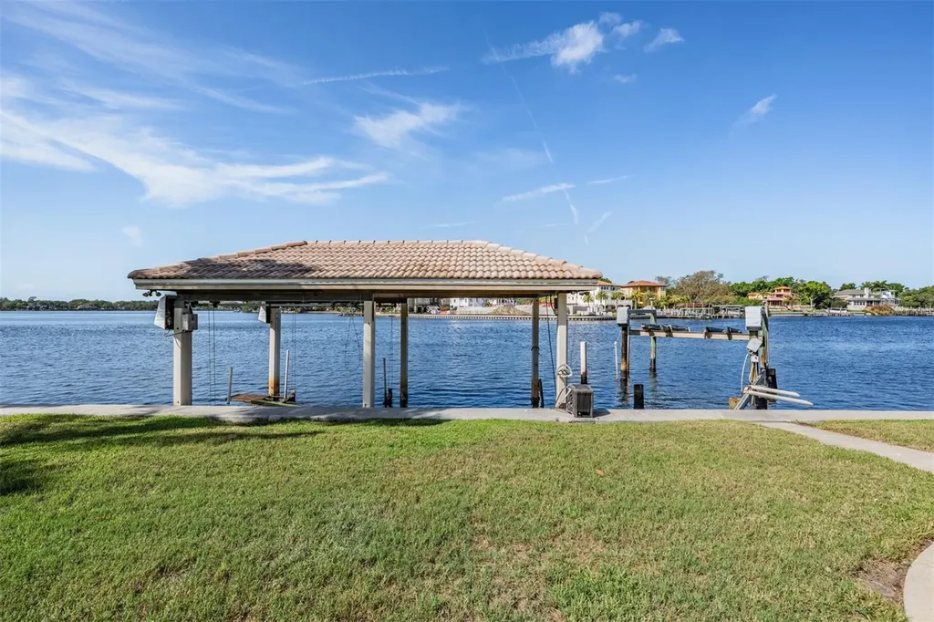62 Central Court Tarpon Springs FL 34689
